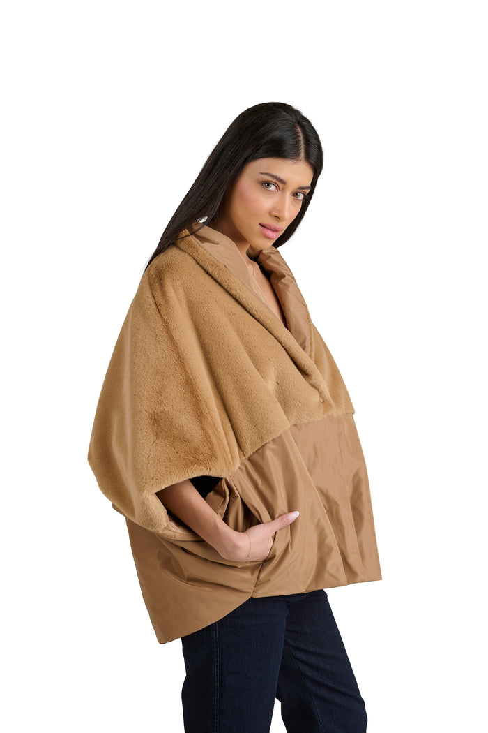 Poncho Donna Elegante in Poliestere, Mantella Donna Oversize con Effetto Pelliccia e Tessuto Liscio, Capospalla Donna Invernale Casual Chic.